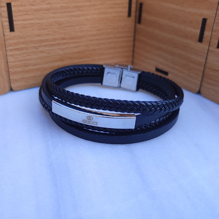 دستبند چرمی چهار دور گوچی مشکی قیمت مناسب