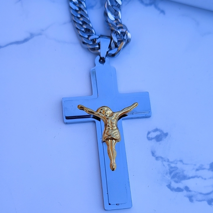 گردنبند صلیب مسیح نقره ای استیل رنگ ثابت