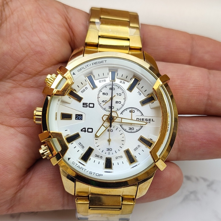 ساعت مردانه دیزل طلایی سه موتور
