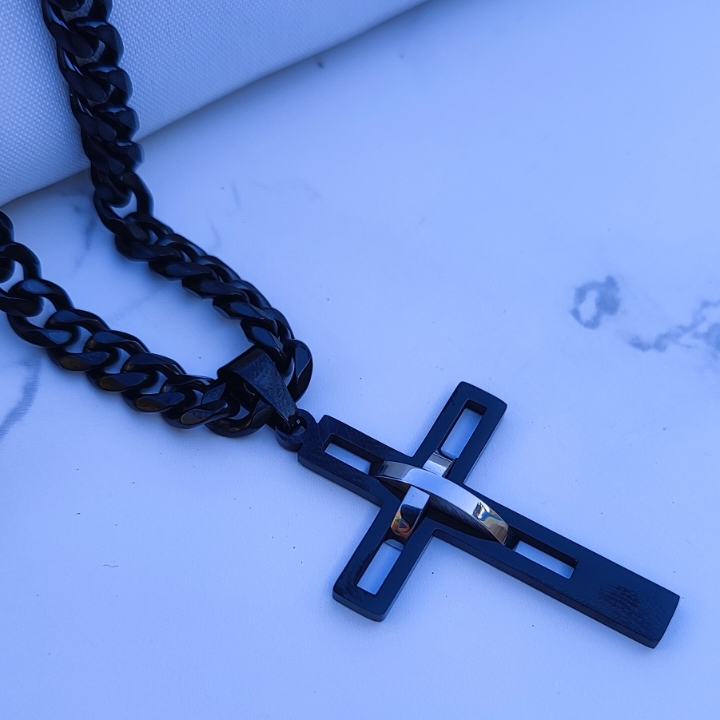 خرید گردنبند صلیب مشکی استیل رنگ ثابت