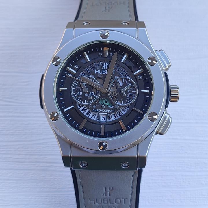 خرید ساعت پسرانه چرمی هابلوت طرح سه موتور