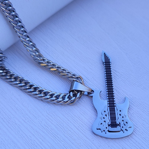 خرید گردنبند گیتار نقره ای استیل رنگ ثابت