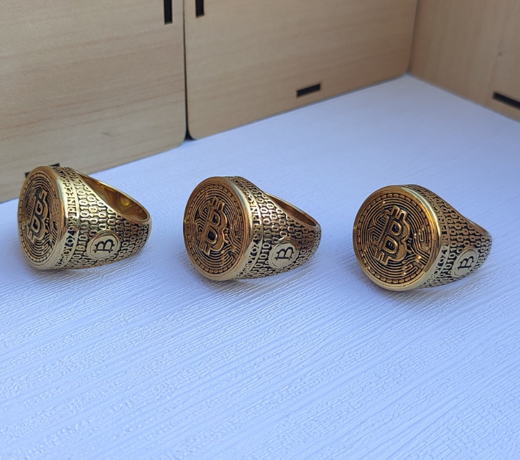 خرید انگشتر بیت کوین طلایی استیل رنگ ثابت