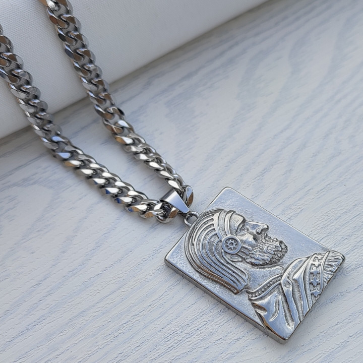 خرید گردنبند کوروش کبیر نقره ای استیل رنگ ثابت