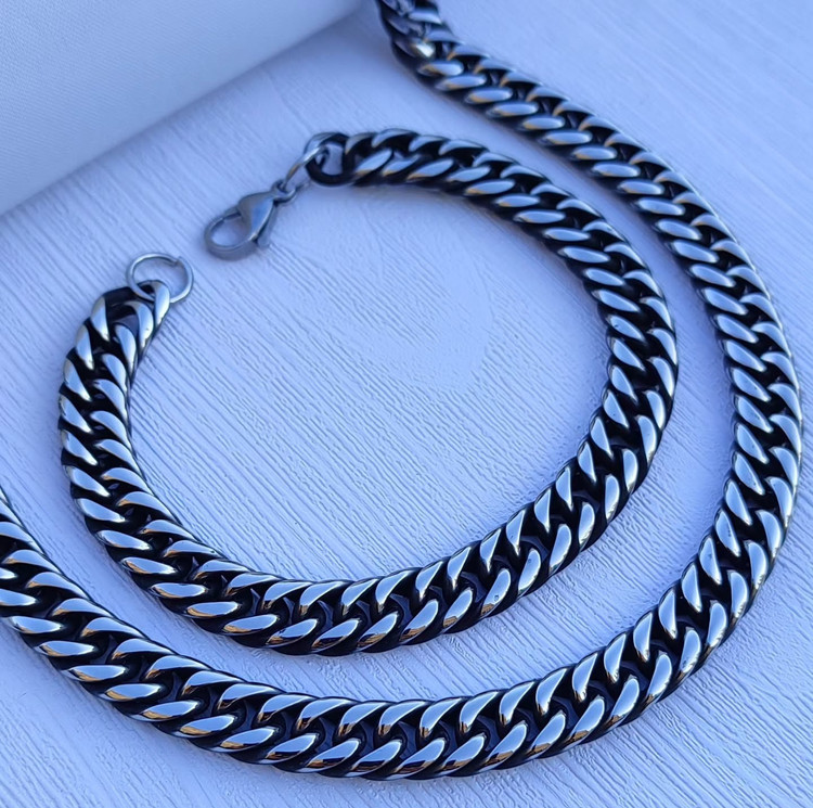 خرید گردنبند و دستبند مردانه سیاه قلم استیل رنگ ثابت