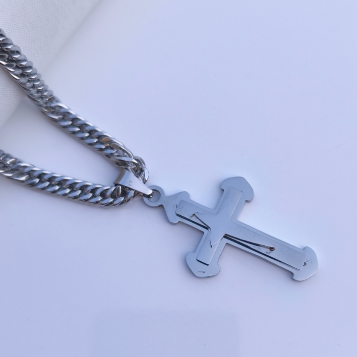 خرید گردنبند صلیب پسرانه رنگ ثابت قابل شستشو نقره ای