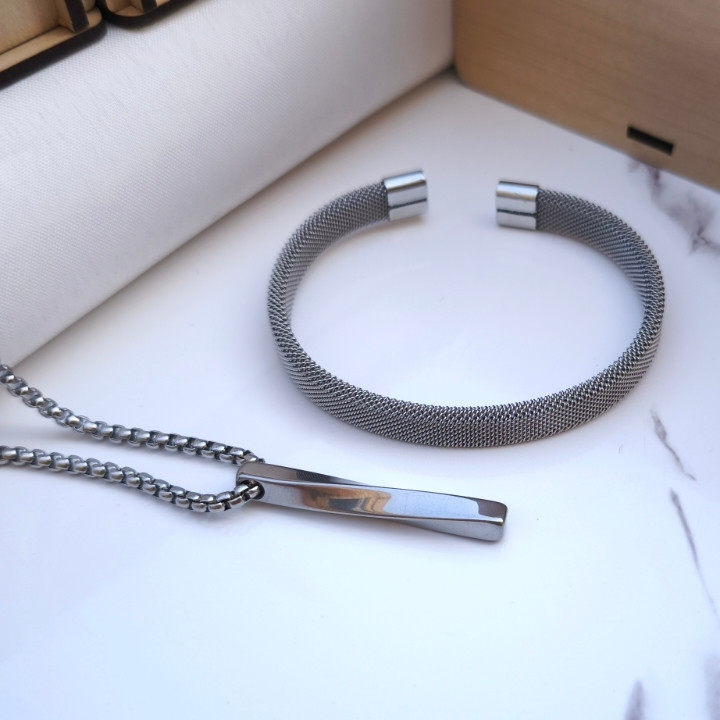 خرید بنگل و گردنبند مردانه نقره ای استیل رنگ ثابت