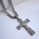 خرید گردنبند صلیب مردانه نقره ای رنگ ثابت