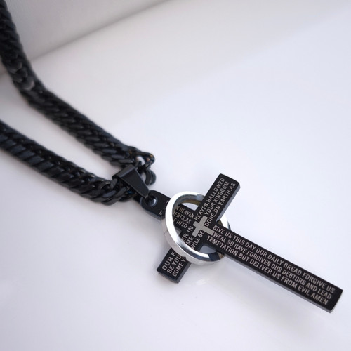 خرید گردنبند صلیب مشکی مردانه رنگ ثابت استیل