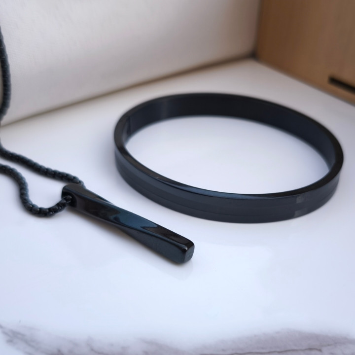 خرید اکسسوری مشکی مردانه شیک