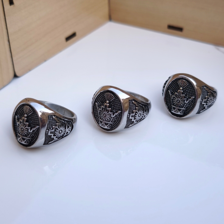 خرید انگشتر مردانه تاج نقره ای رنگ ثابت استیل