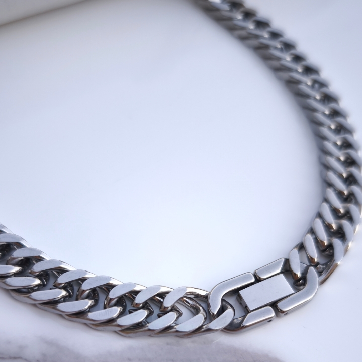 خرید گردنبند کارتیه مردانه استیل رنگ ثابت نقره ای شیک