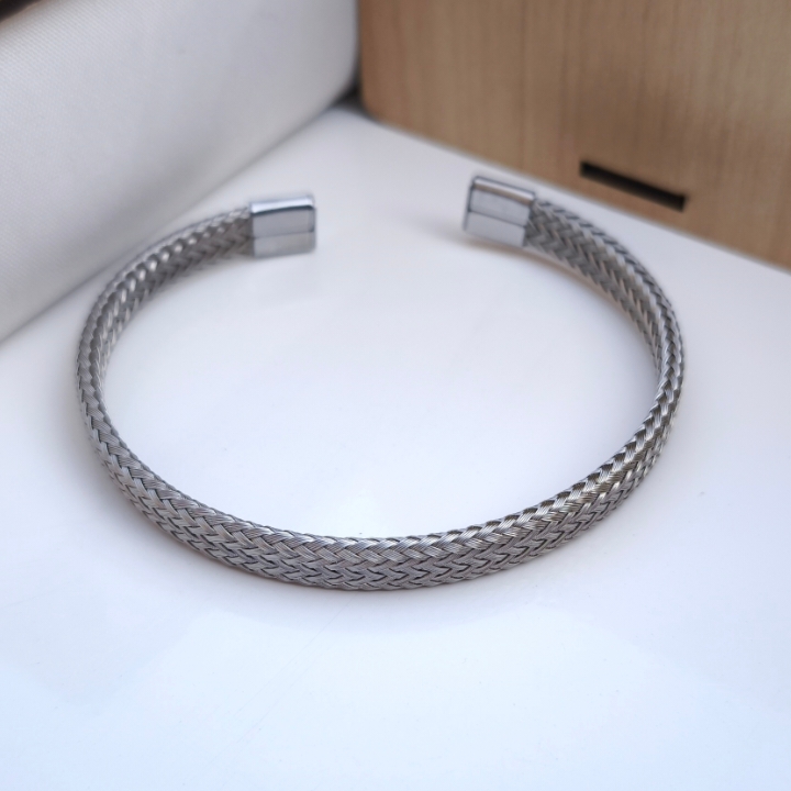 خرید دستبند مردانه فری سایز شیک رنگ ثابت