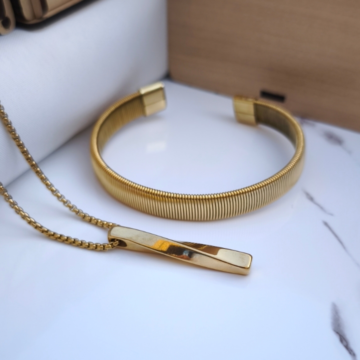 خرید ست گردنبند و دستبند مردانه طلایی پسرانه رنگ ثابت