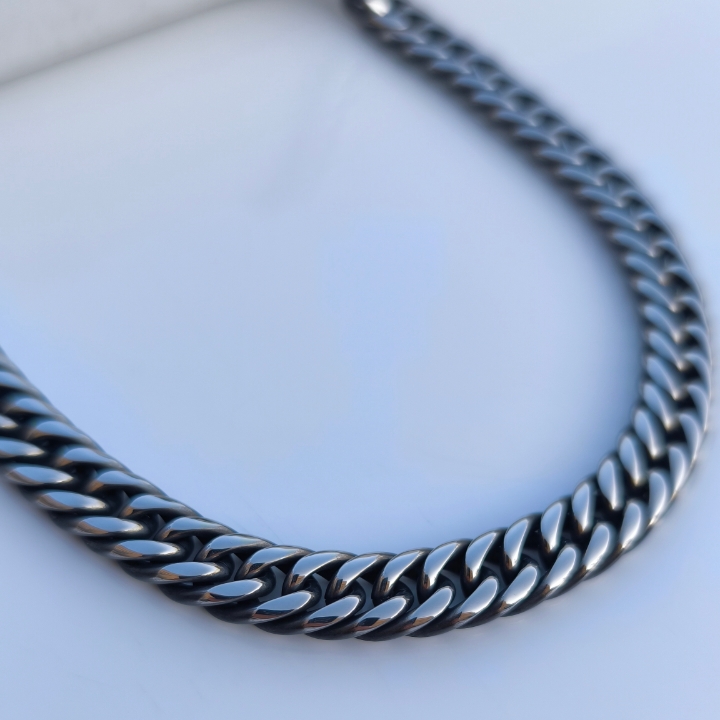 گردنبند کارتیر مردانه استیل رنگ ثابت سیاه قلم شیک