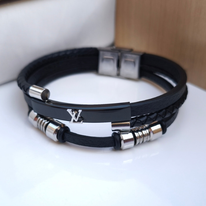 خرید دستبند پسرانه چرمی چهار دور مشکی شیک ارزان