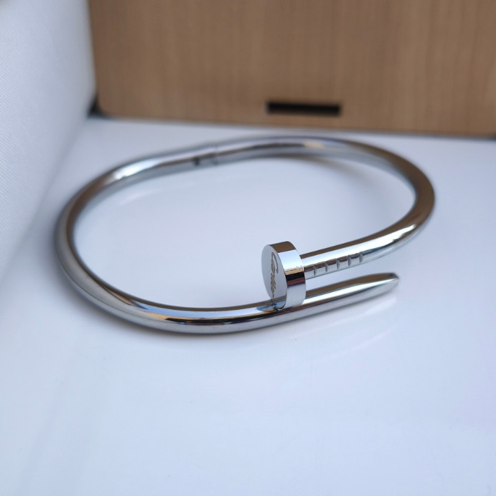 خرید دستبند مردانه پسرانه استیل رنگ ثابت طرح میخ نقره ای