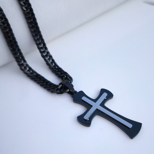 خرید گردنبند صلیب مشکی استیل رنگ ثابت همراه زنجیر کارتیه ۶۰سانتی