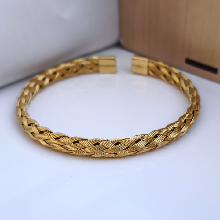 خرید دستبند مردانه طلایی استیل رنگ ثابت شیک مناسب کادو