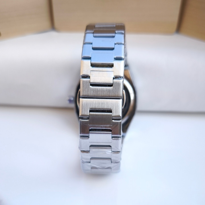 خرید ساعت مردانه موتور اصلی نقره ای استیل رنگ ثابت شیک