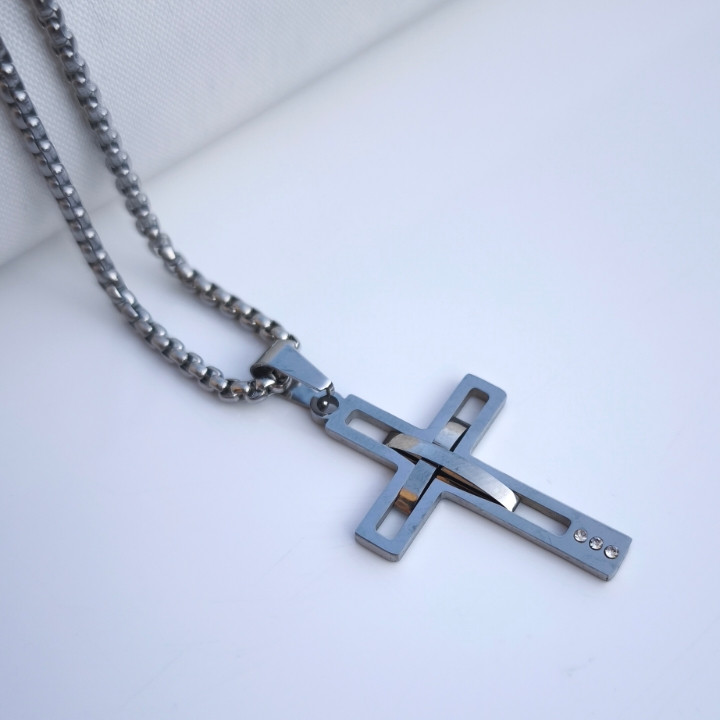 خرید گردنبند صلیب مردانه نقره ای استیل رنگ ثابت شیک ارزان