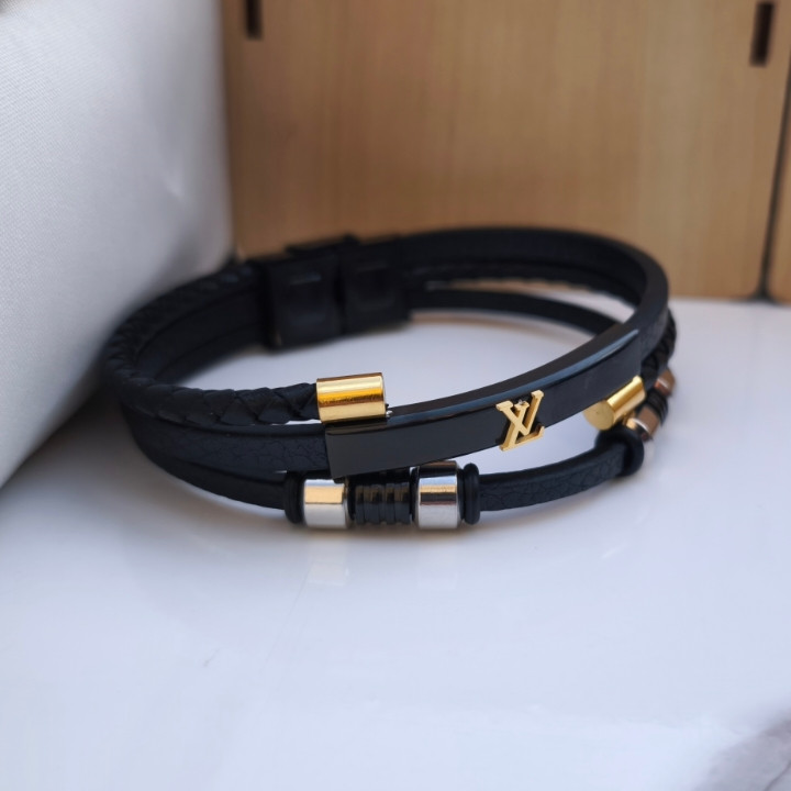 خرید دستبند چرمی پسرانه چهار ردیفه مشکی لویی ویتون شیک مناسب کادو