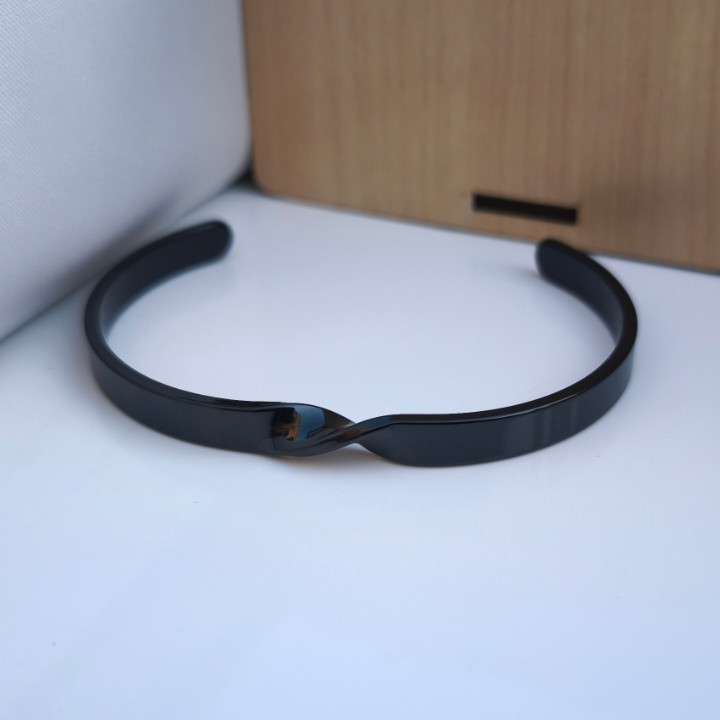 خرید دستبند مشکی مردانه طرح پیچی استیل رنگ ثابت شیک ارزان مناسب کادو