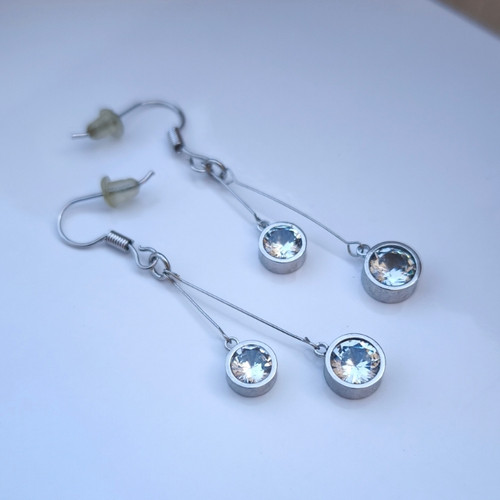 خرید گوشواره نگین دار دخترانه آویزدار استیل رنگ ثابت شیک ارزان مناسب کادو