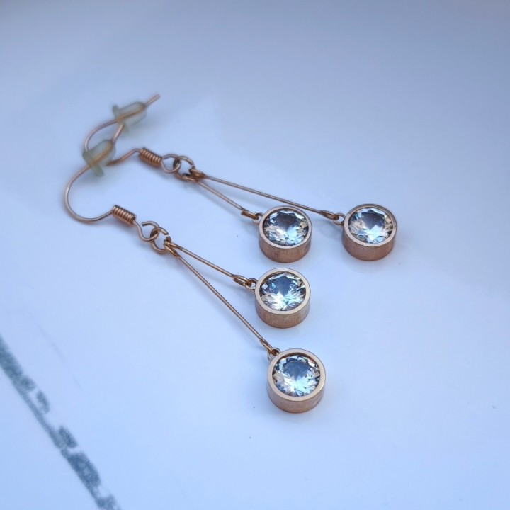 خرید گوشواره آویز دخترانه نگینی استیل رزگلد رنگ ثابت شیک ارزان مناسب هدیه